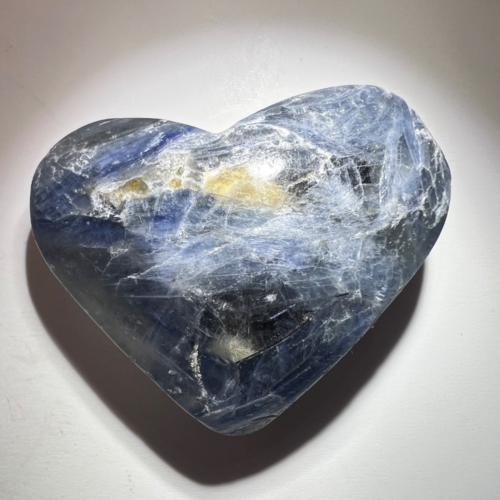 Kyanite‎ Crystal Heart Carving (#9) - Picture 6 of 10